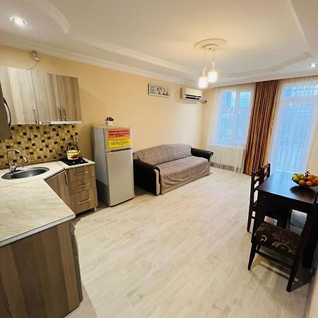 Aparthotel My Home バトゥーミ エクステリア 写真