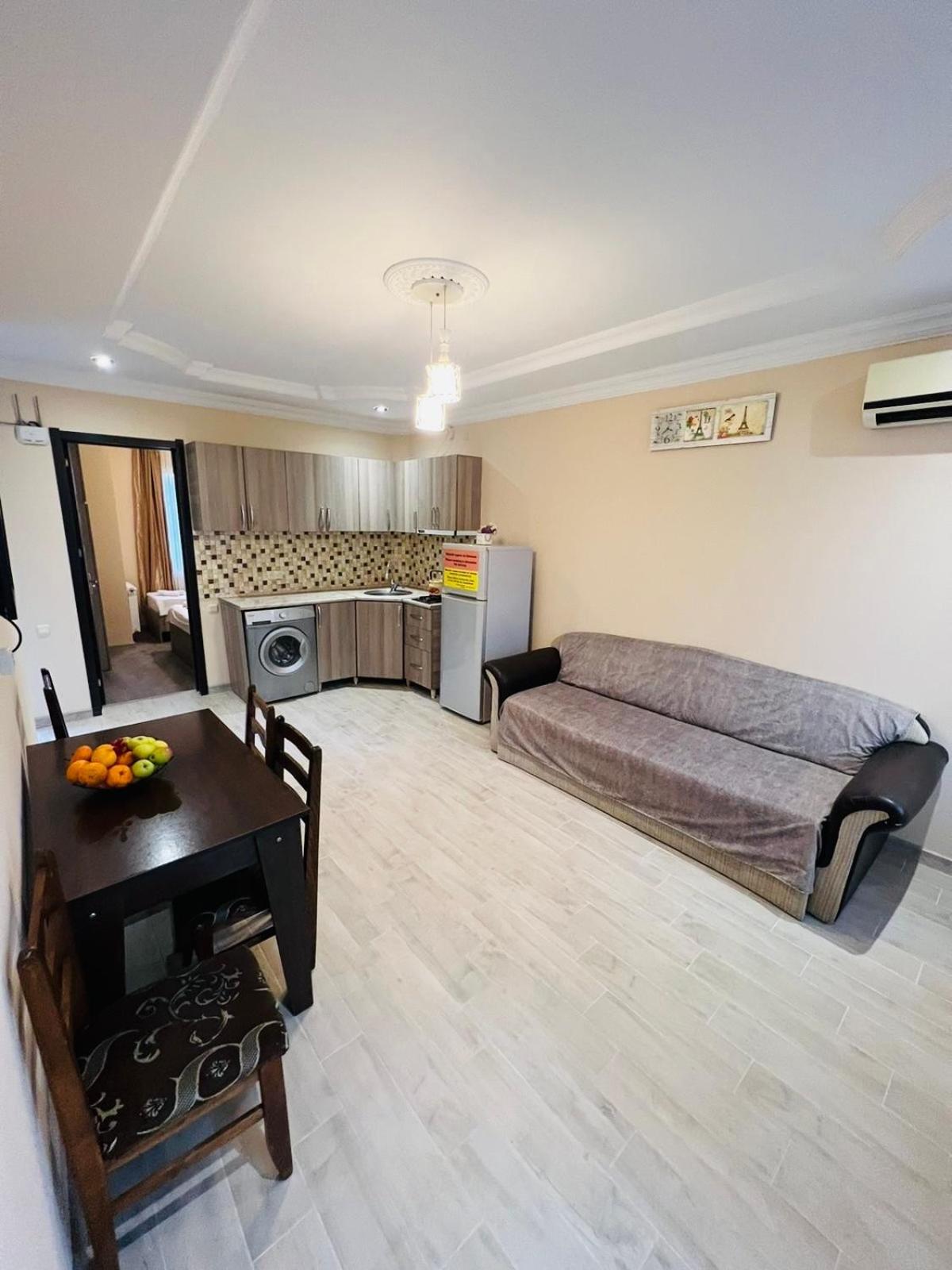 Aparthotel My Home バトゥーミ エクステリア 写真