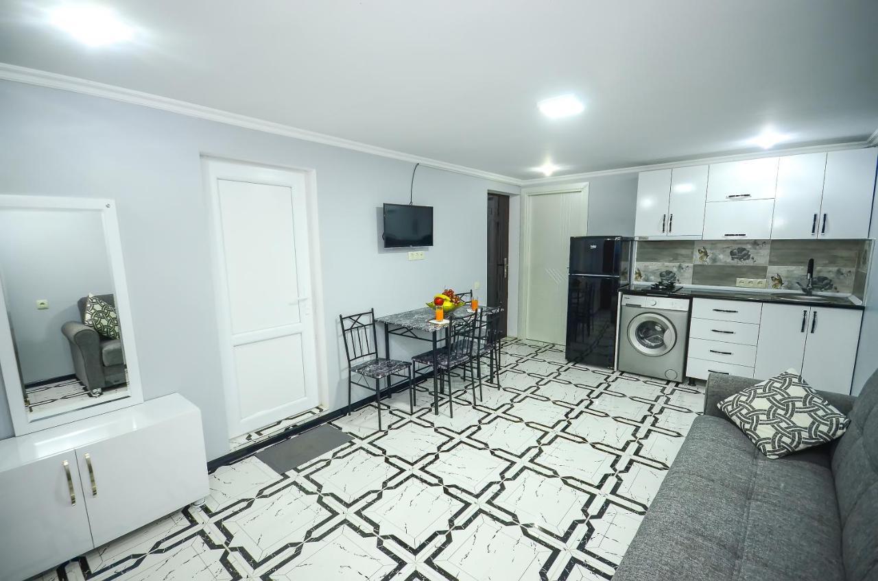 Aparthotel My Home バトゥーミ エクステリア 写真