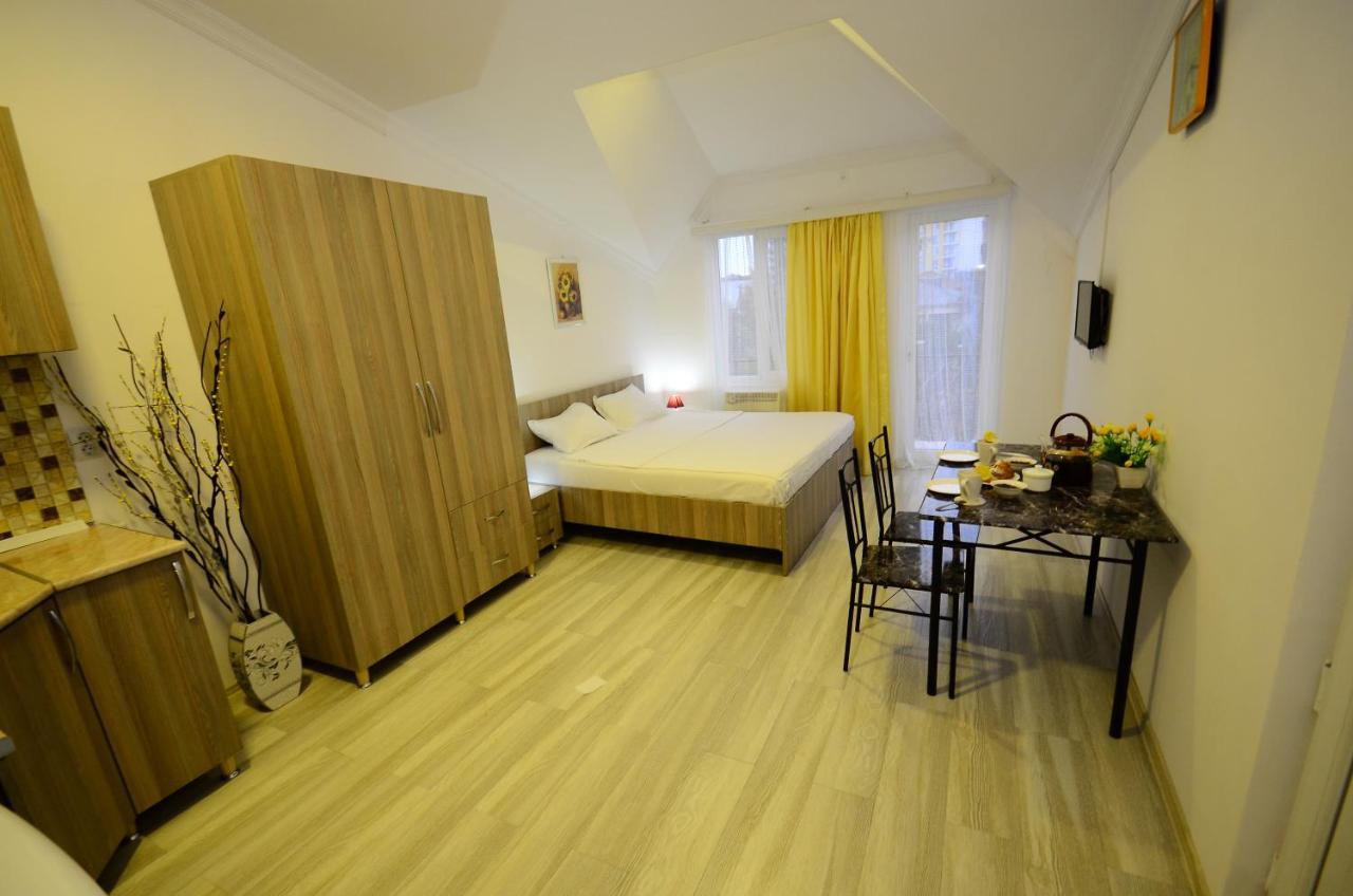Aparthotel My Home バトゥーミ エクステリア 写真
