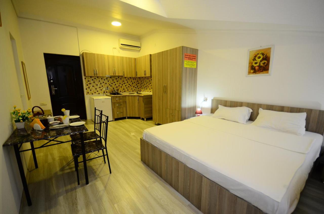 Aparthotel My Home バトゥーミ エクステリア 写真